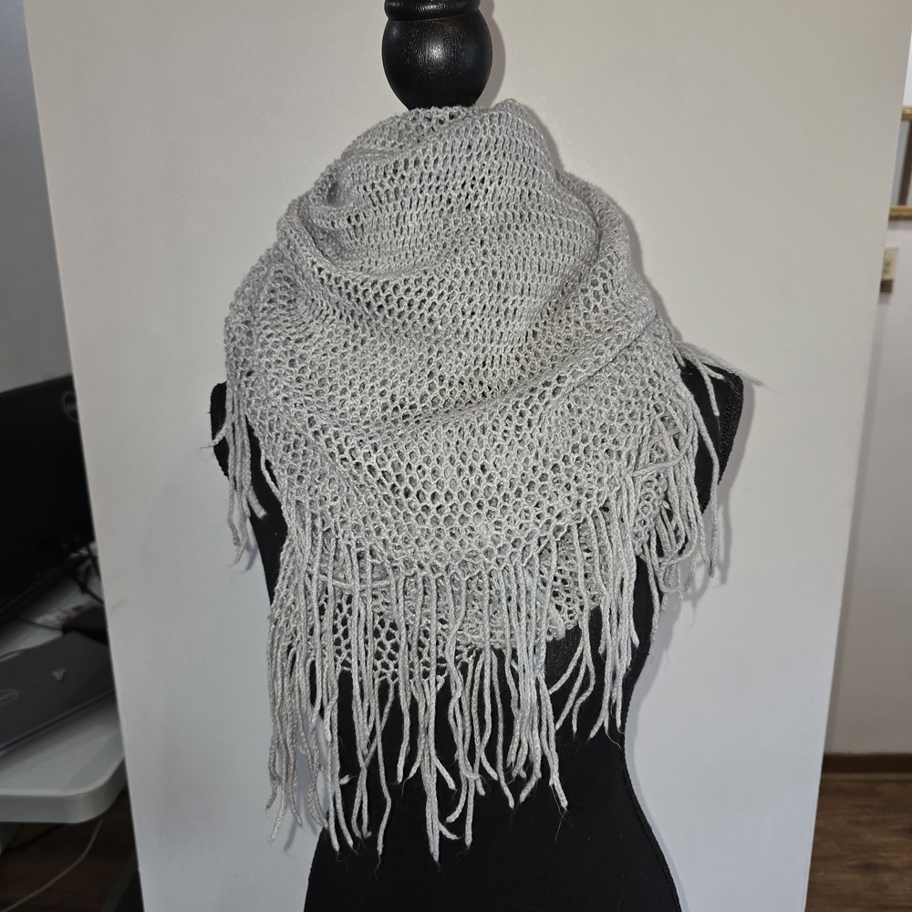Elegant Gray Knit Fringe Scarf